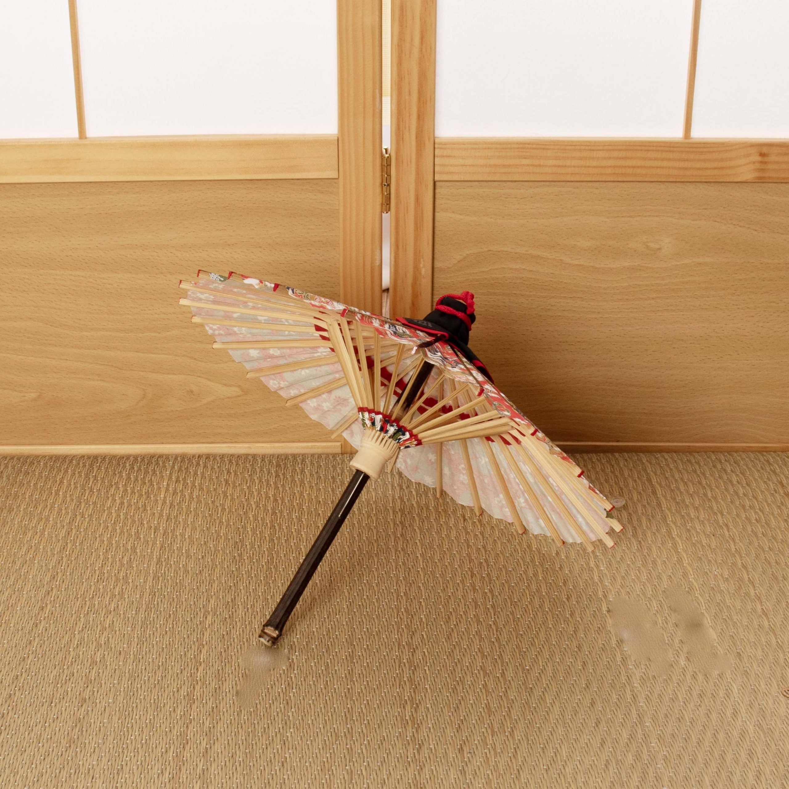姫和傘 雪輪に四季の花