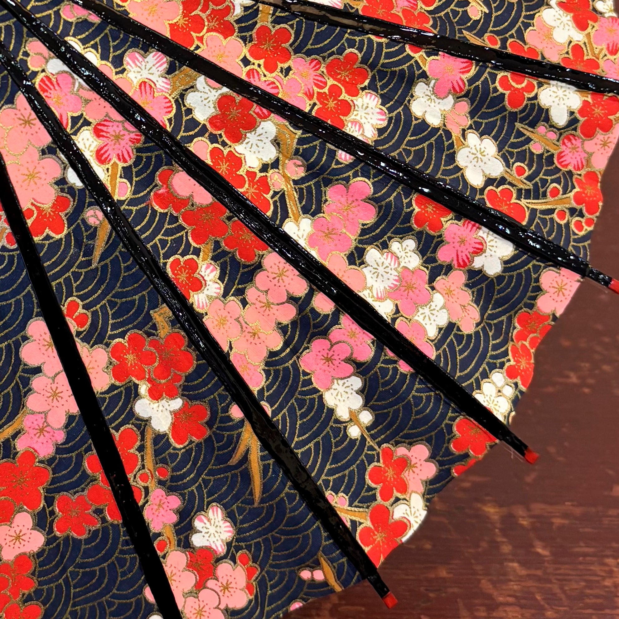 姫和傘 『青海波に紅梅』