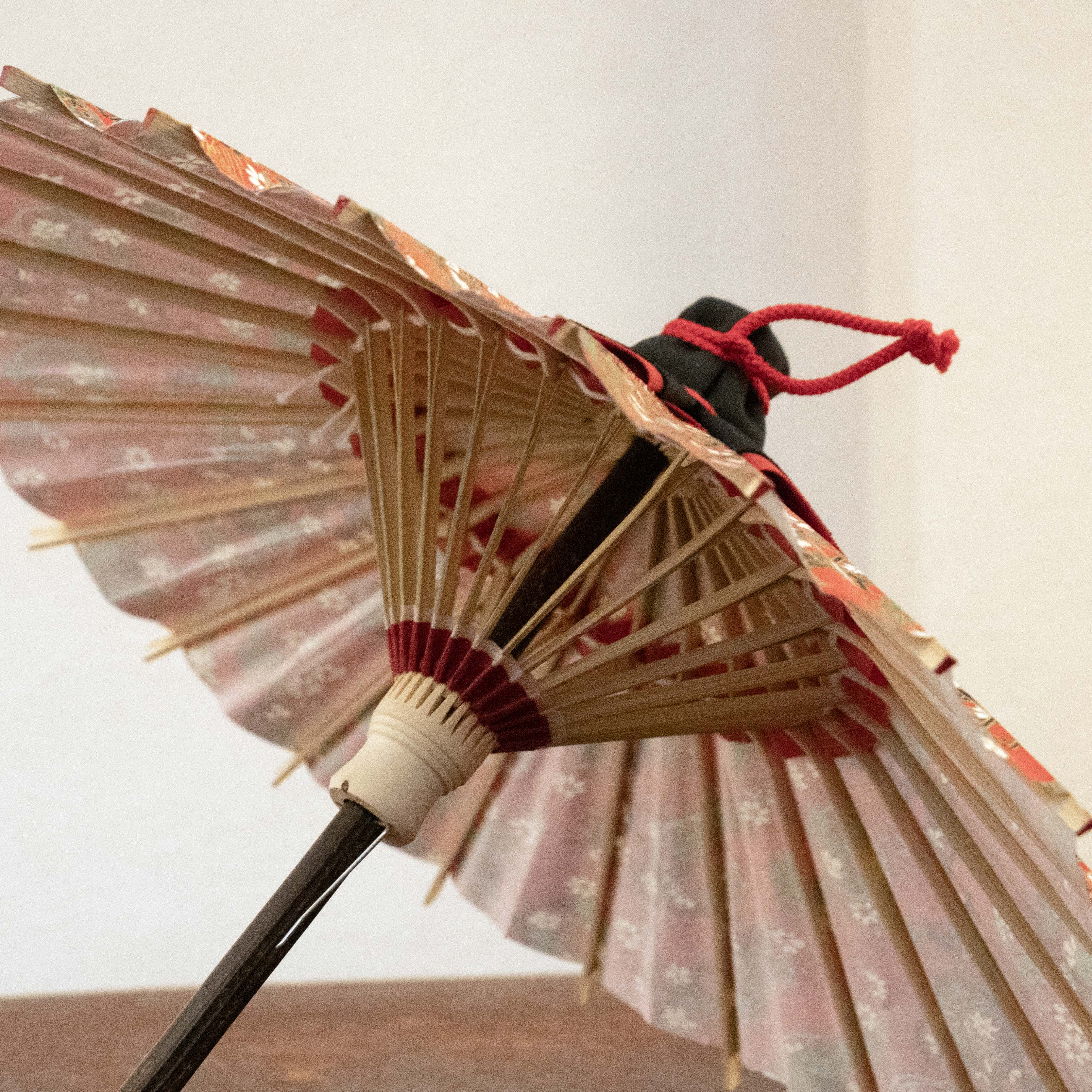 姫和傘 『紅に花輪』