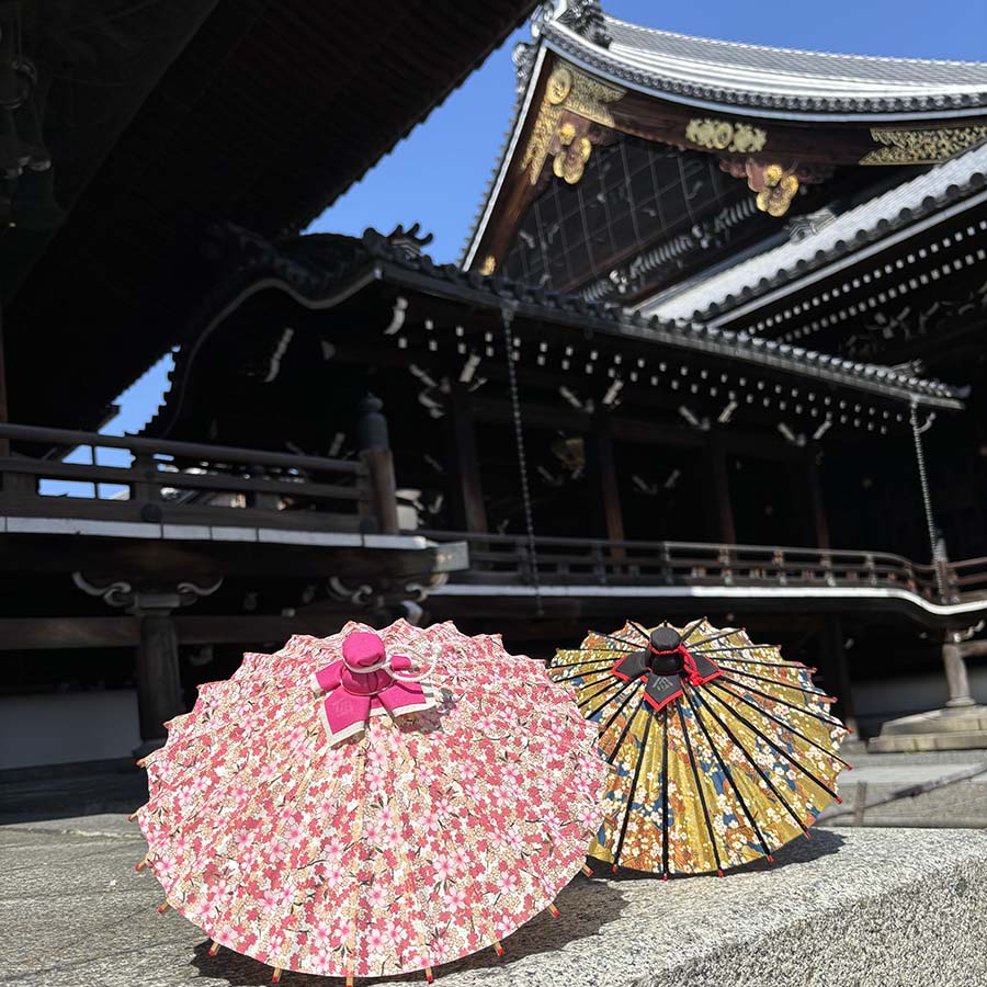 姫和傘 雪輪に四季の花