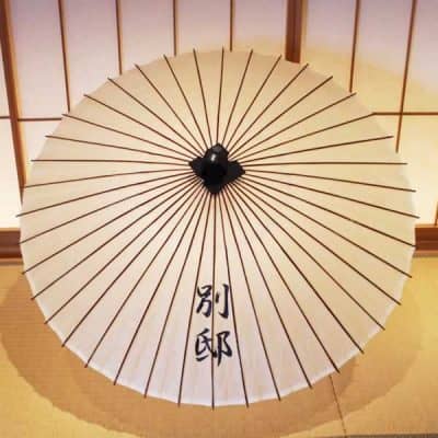 極上番傘に名前を手書きで描く　手描きしるし入れ　白い番傘 japaneseumbrella