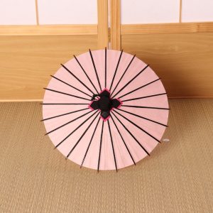 ミニチュアサイズの桃色の和傘