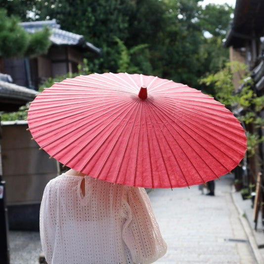 和日傘で誘う、ひとときの涼