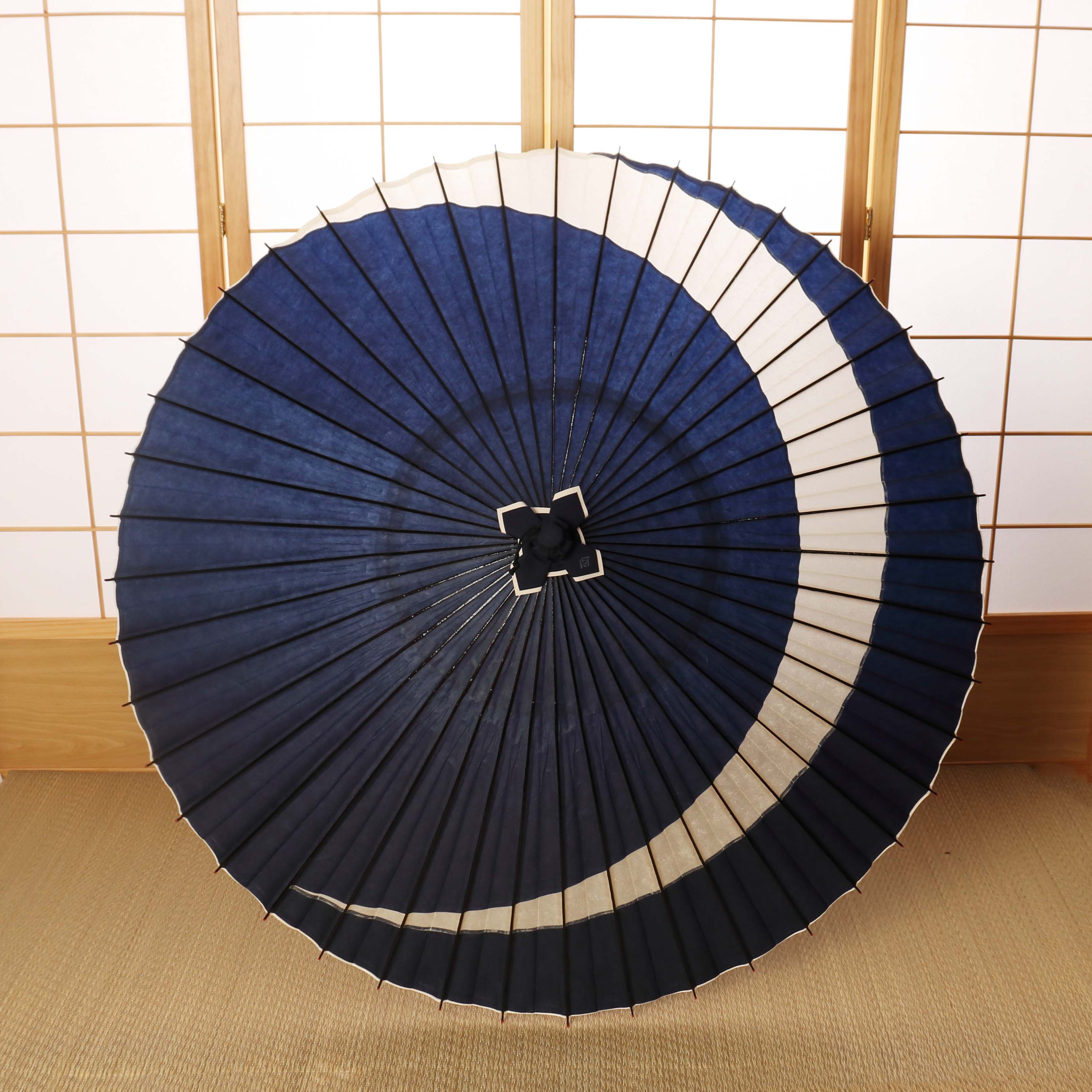 和傘｜番傘｜蛇の目傘｜和のディスプレイ｜古典柄 巴『蒼月』｜京都