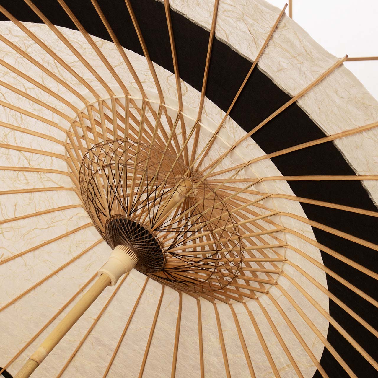 落水重ね 『三日月奴』菊唐草 墨紗 - 日本最古の京都和傘屋 辻倉