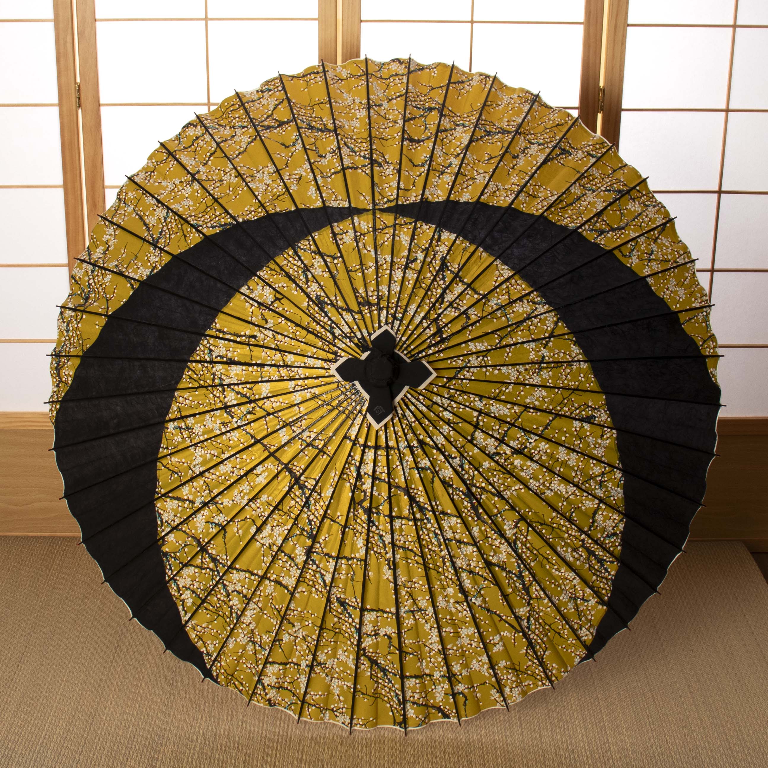 和かさね 『金彩梅流水に漆黒』