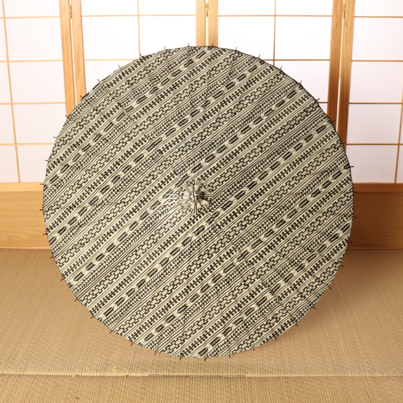 黒竹和日傘  型染姿『矢羽根』