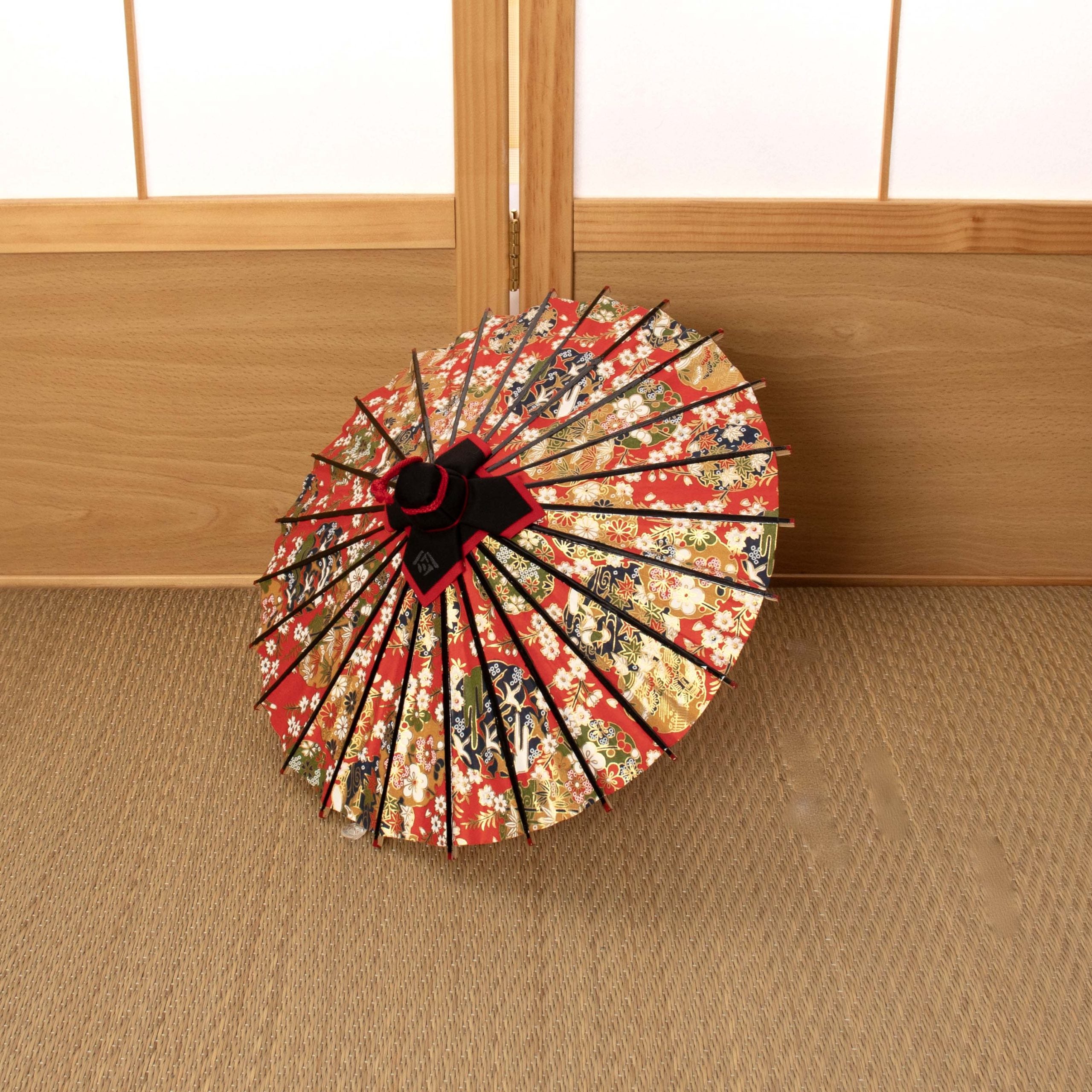 姫和傘  雪輪に四季の花