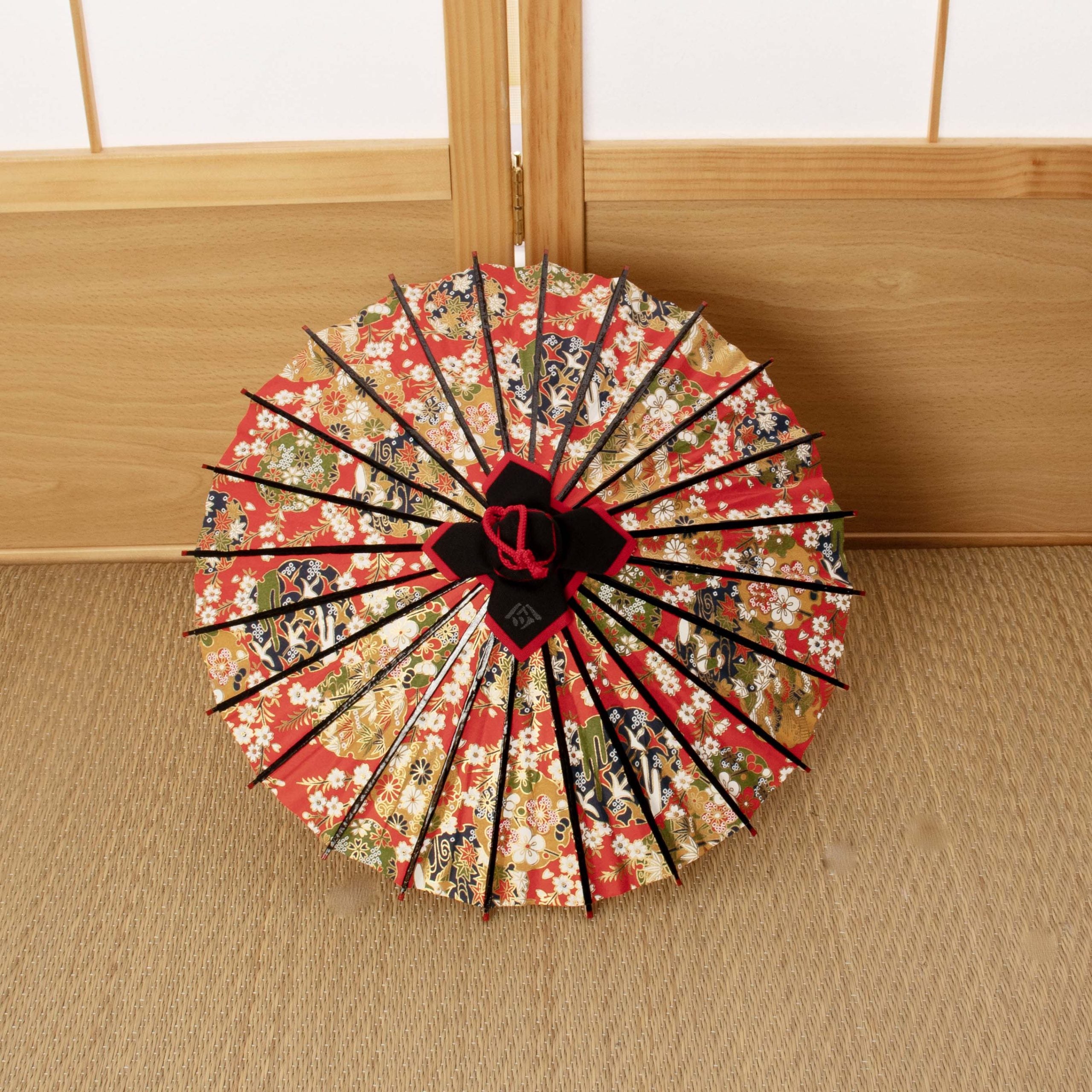 姫和傘  雪輪に四季の花