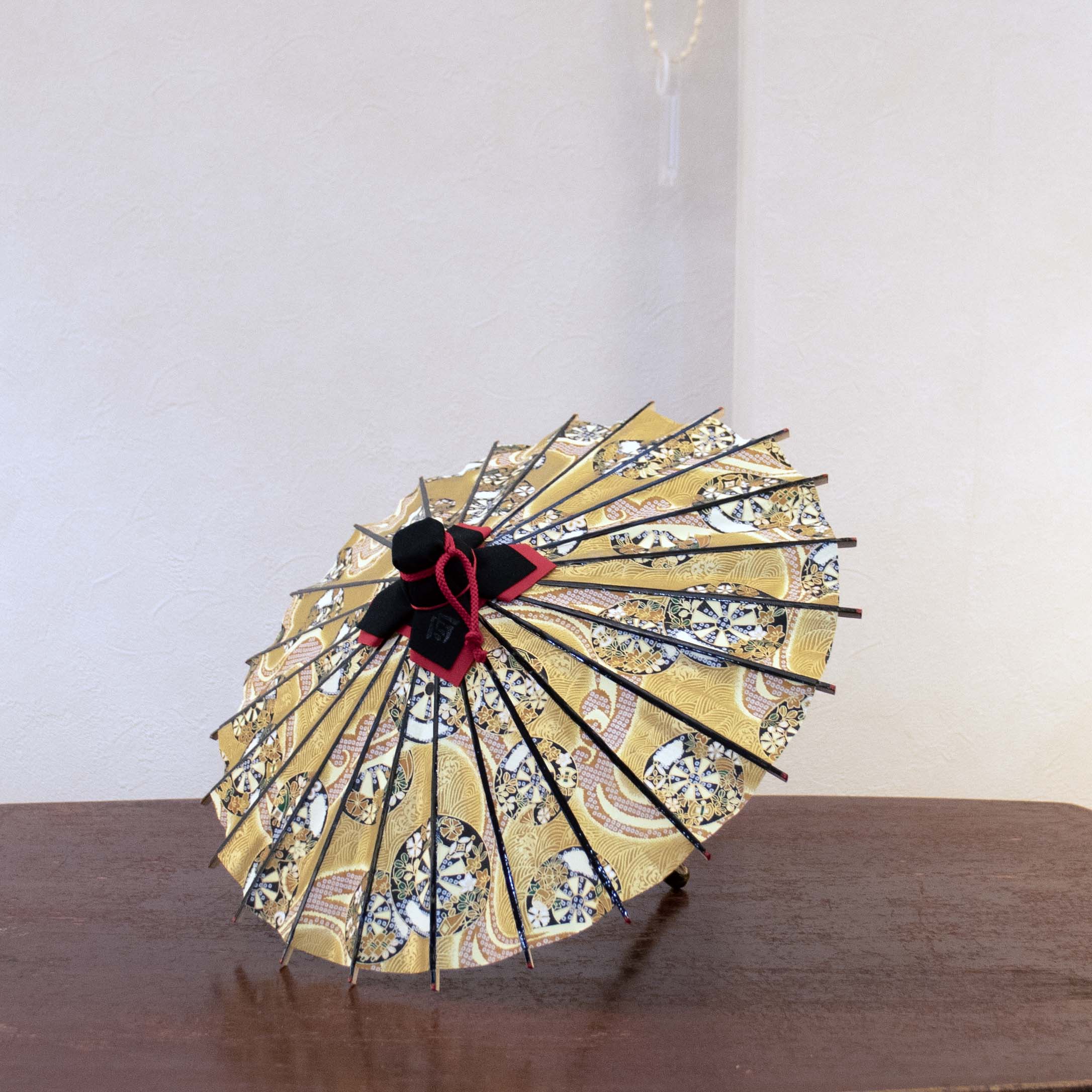 姫和傘  『金彩御所車』