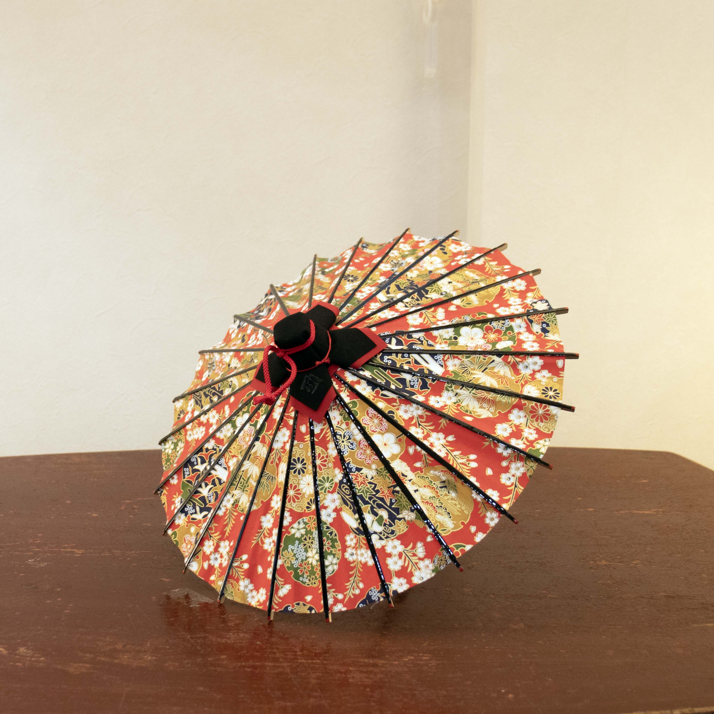 姫和傘  『雪輪に四季の花』 黒漆