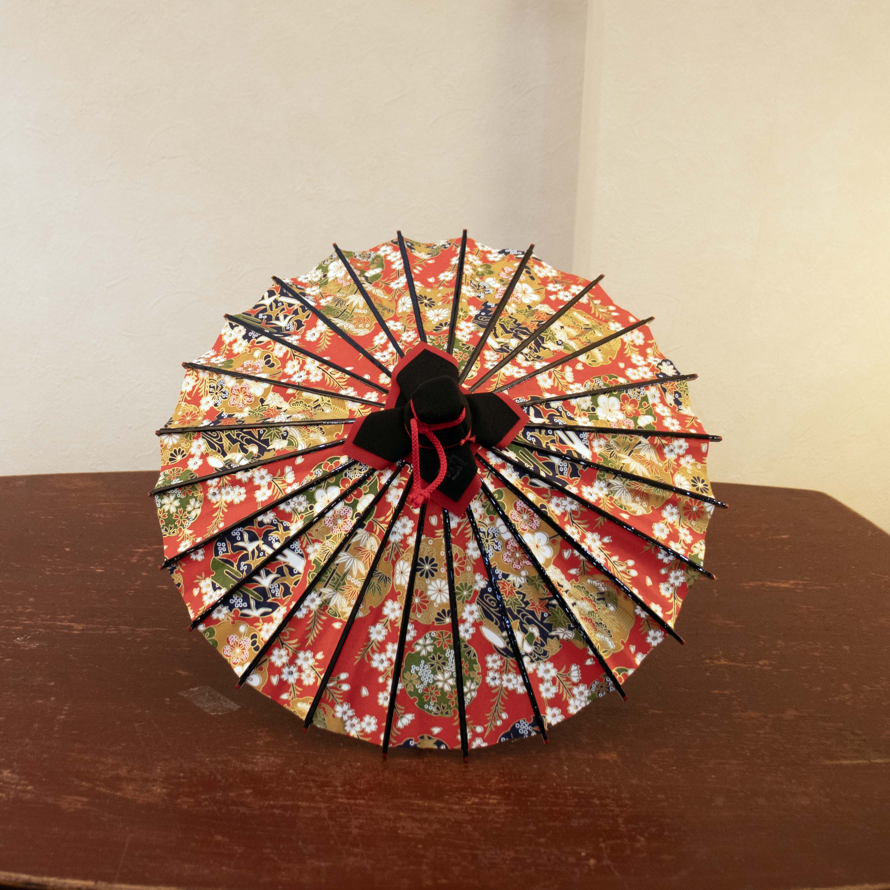 姫和傘  『雪輪に四季の花』 黒漆