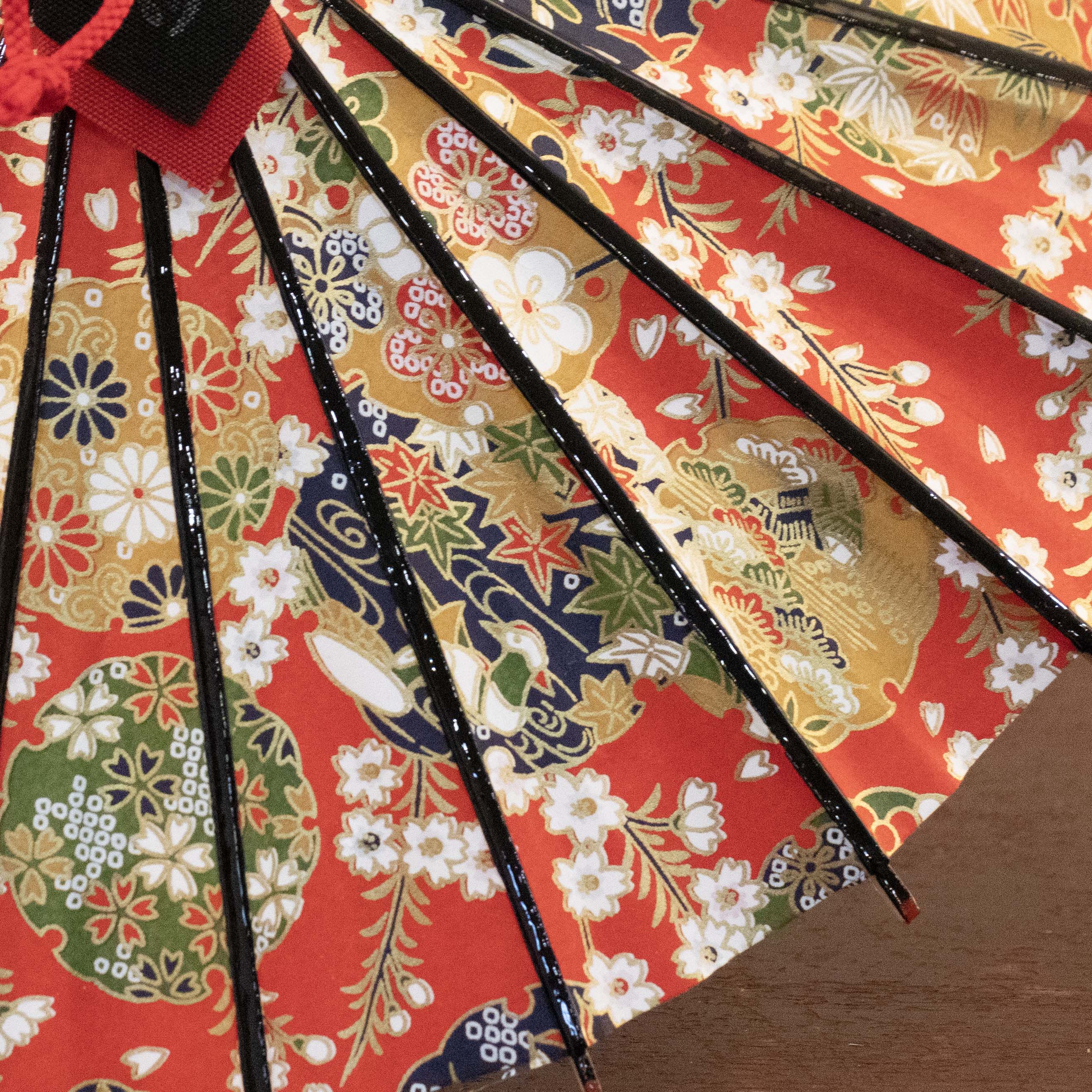 姫和傘  『雪輪に四季の花』 黒漆