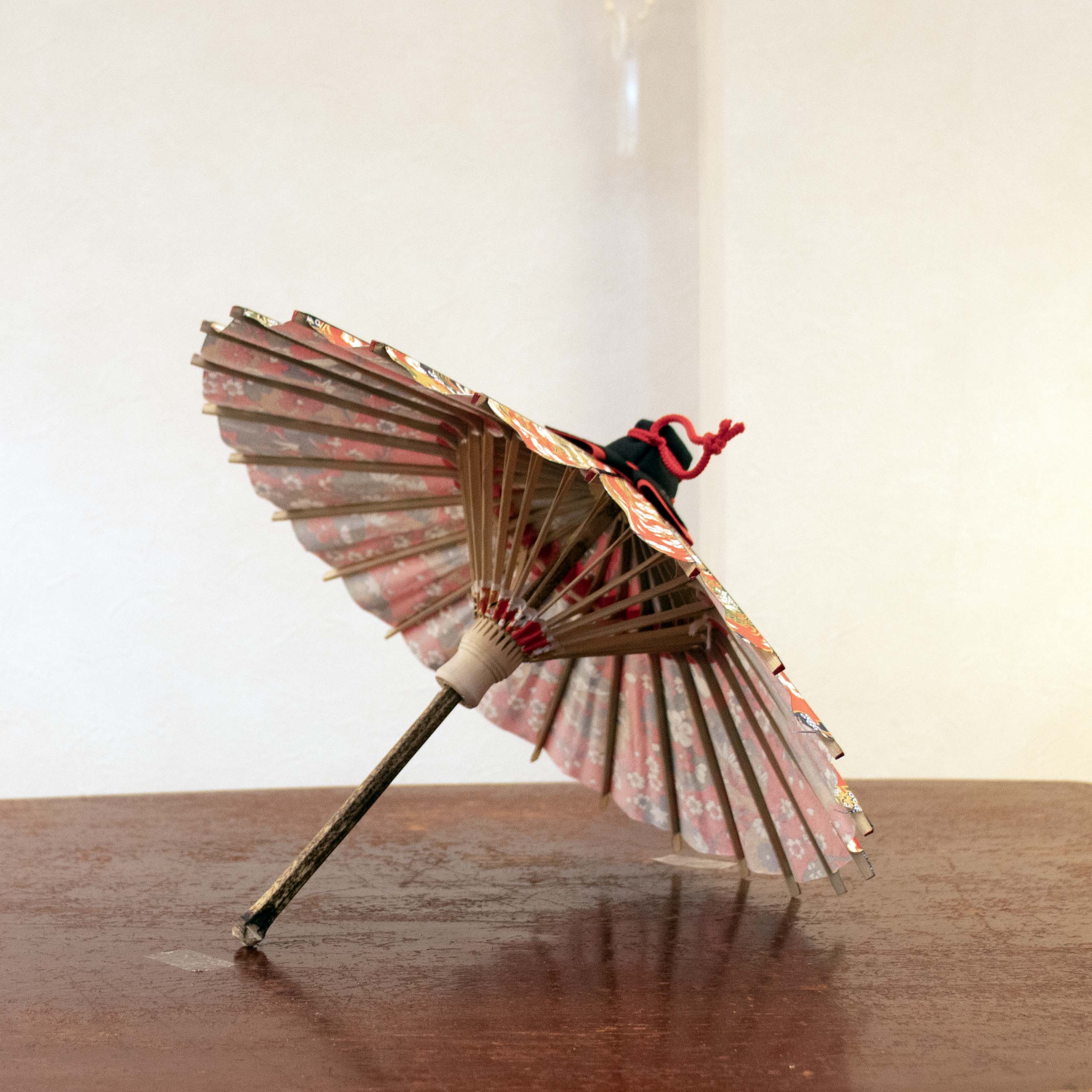 姫和傘  『雪輪に四季の花』 黒漆