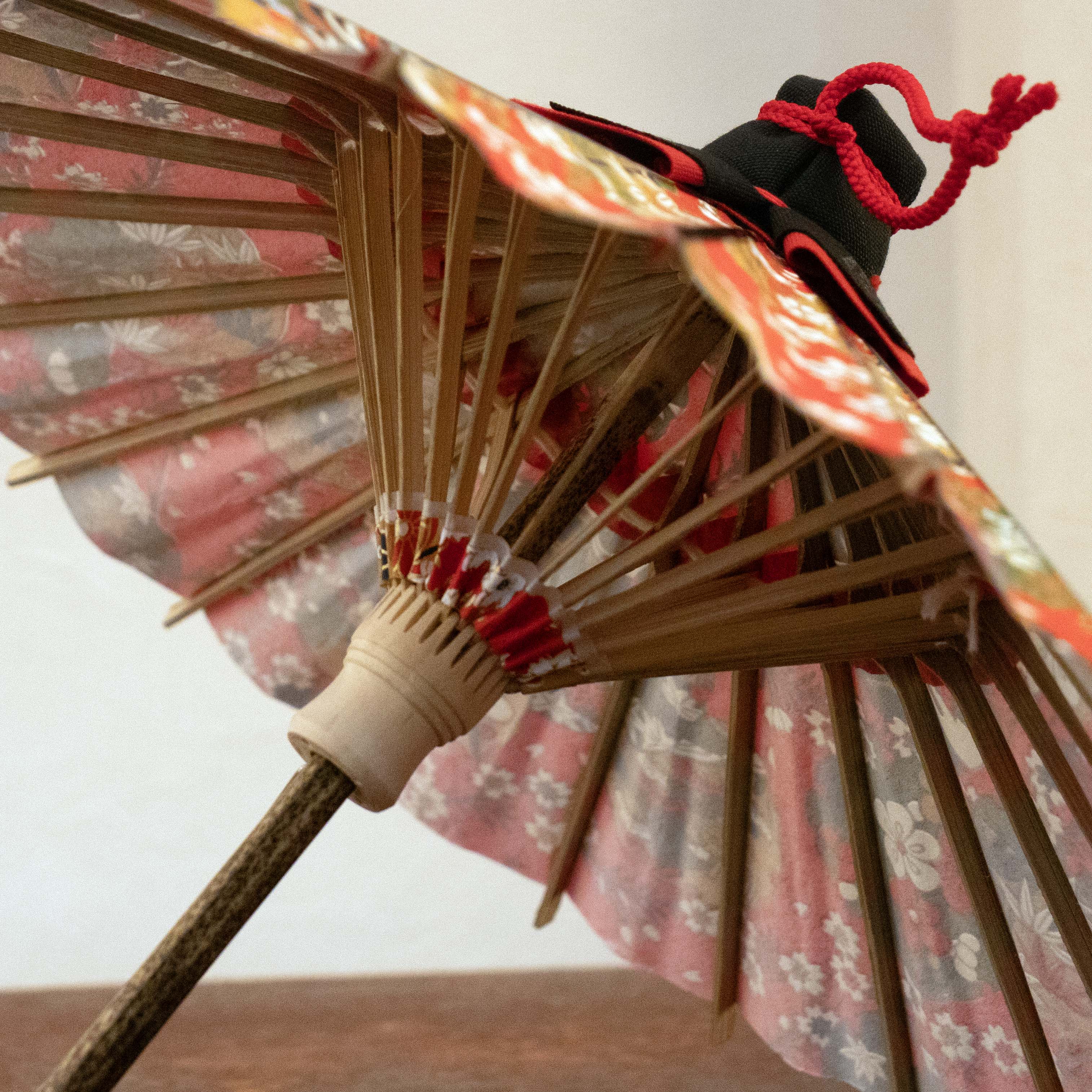 姫和傘  『雪輪に四季の花』 黒漆