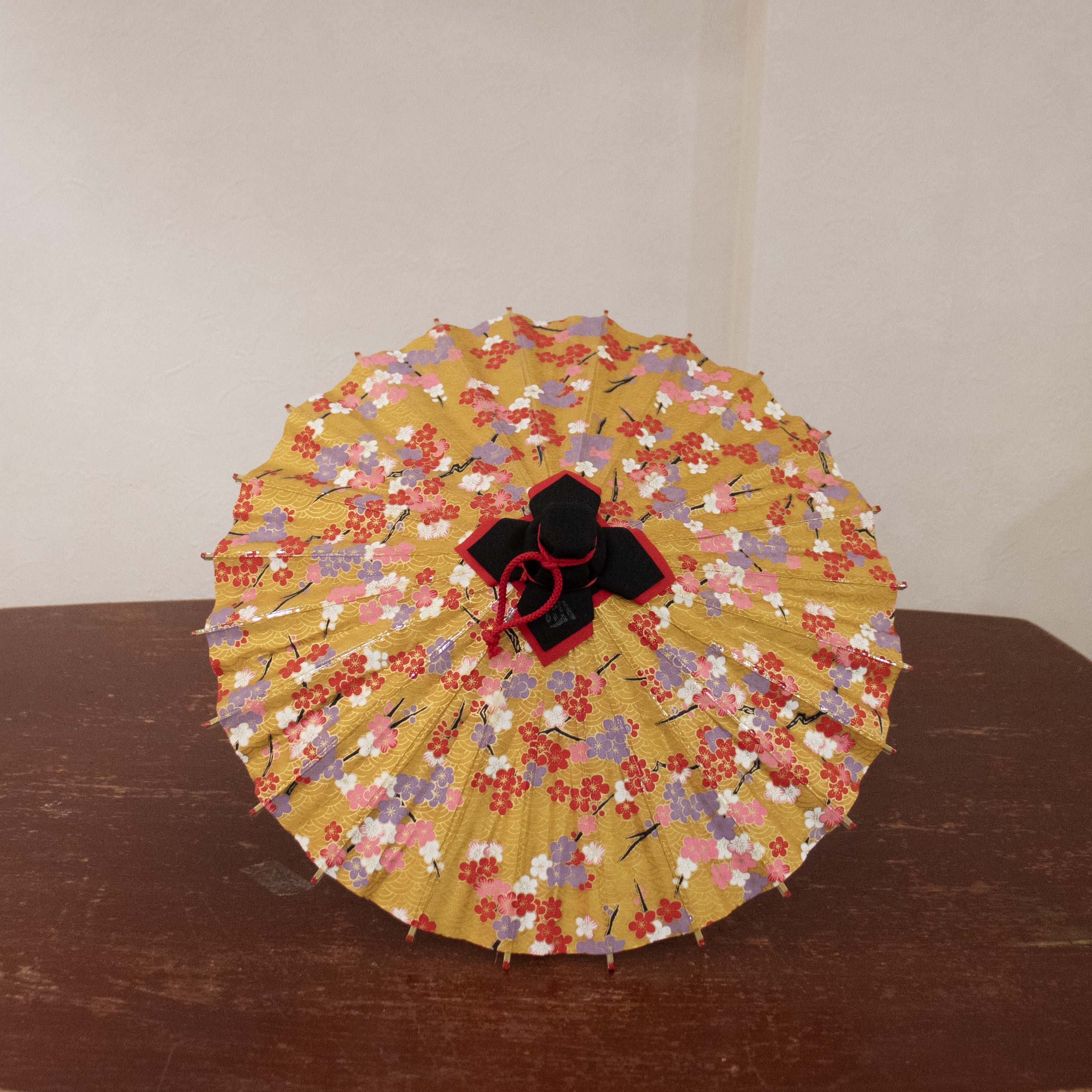 姫和傘 『青海波に梅』山吹