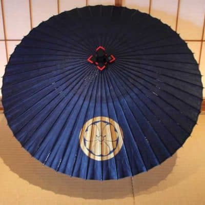 家紋　和傘　藍色の蛇の目傘