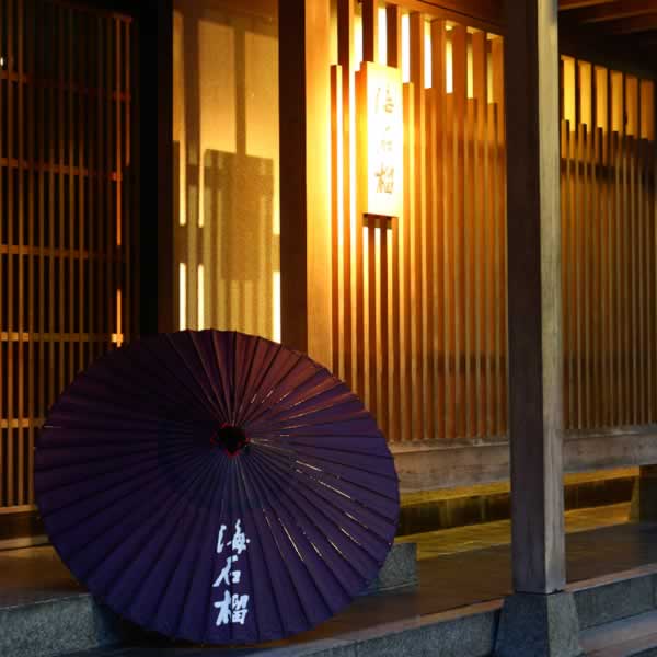 旅館海石榴さんと紫の蛇の目傘