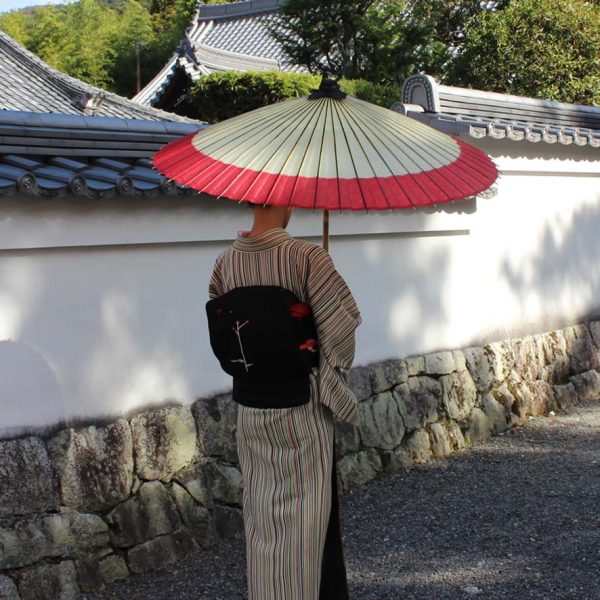 番傘　赤と白　着物姿と和傘　Japanese umbrella 　番傘軒奴赤