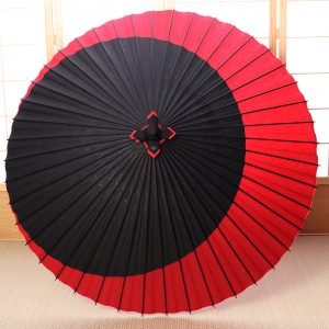 赤と黒の傘