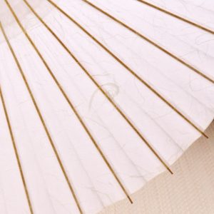 京都の黒谷和紙とのコラボレーションにより完成した極上の白の蛇の目傘