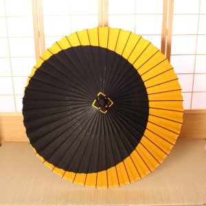 黒と黄色の三日月模様の和傘