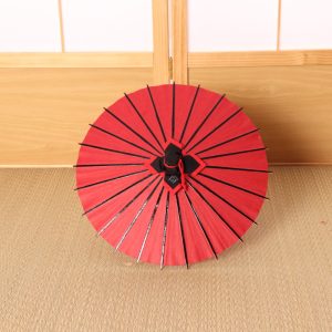 ミニサイズの雲竜紙の赤い和傘