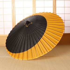 黒と黄色の月のデザインの和傘