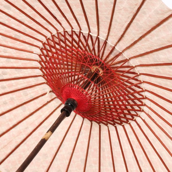 赤系の水玉模様の雨傘